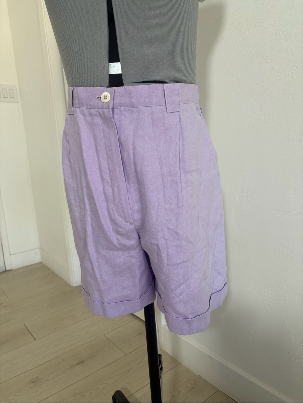 Women's Lavender Linen-Blend Pleated Shorts